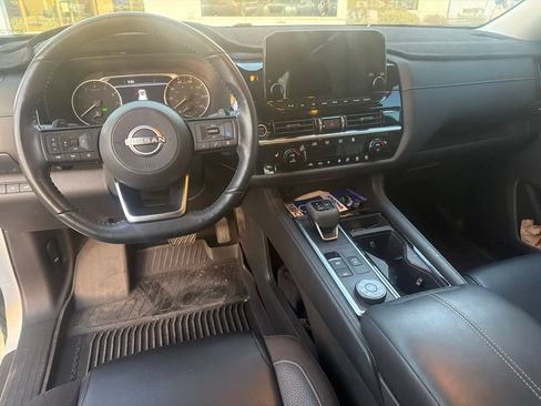 Used 2024 Nissan Pathfinder SL AWD/4WD image 10