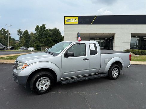 Used 2016 Nissan Frontier S RWD image 2