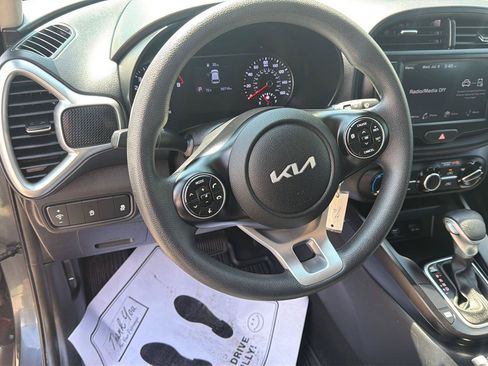 Used 2022 Kia Soul LX FWD image 18