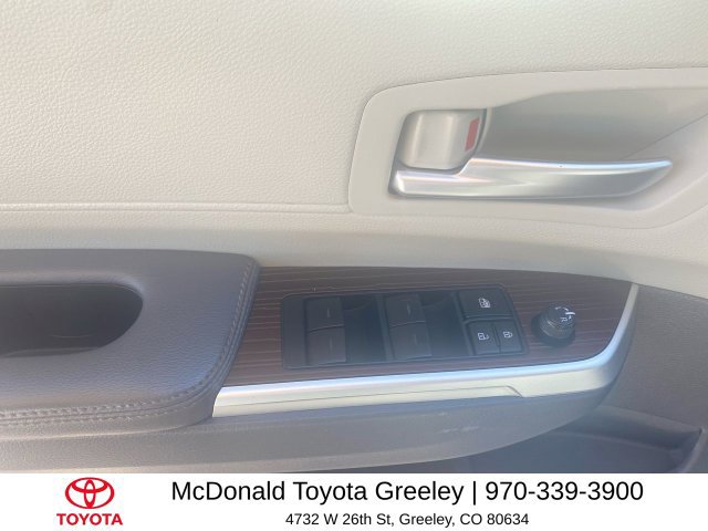 Used 2023 Toyota Sienna XLE FWD image 13