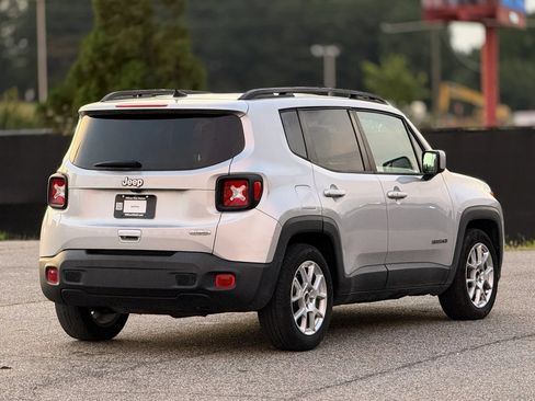 Used 2020 Jeep Renegade Latitude FWD image 9
