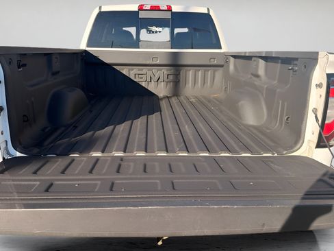 Used 2017 GMC Sierra 1500 SLT AWD/4WD image 9