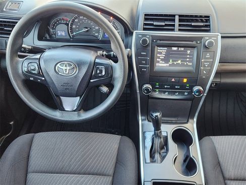 Used 2015 Toyota Camry LE image 26