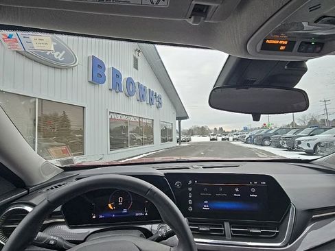 Used 2024 Chevrolet Trax ACTIV image 2