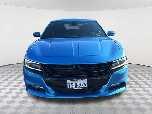 Used 2015 Dodge Charger SXT RWD image 2