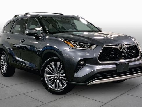 Used 2023 Toyota Highlander Platinum AWD/4WD image 3