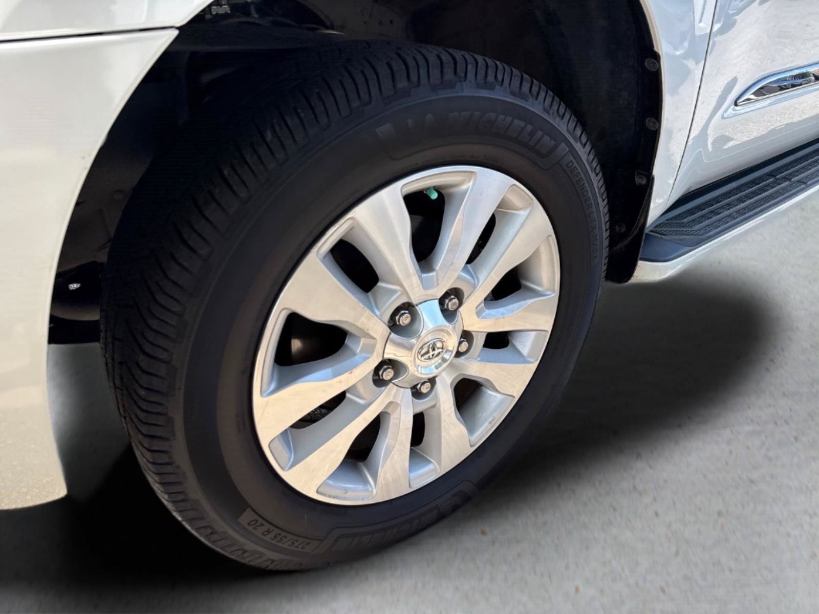 Used 2018 Toyota Sequoia Platinum AWD/4WD image 2