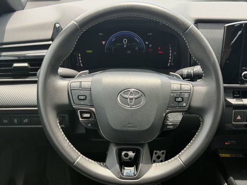Used 2025 Toyota Camry SE FWD image 15