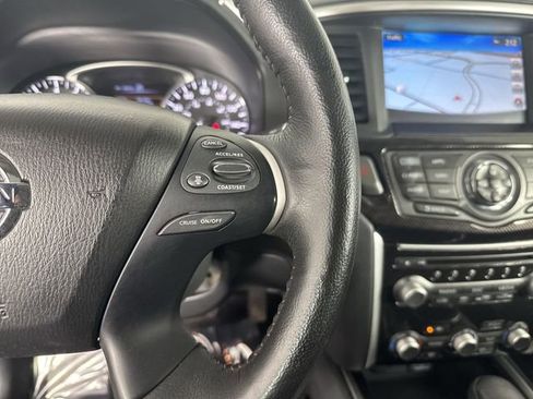 Used 2019 Nissan Pathfinder SL AWD/4WD image 13