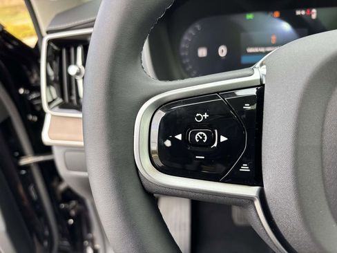 New 2026 Volvo XC90 B6 Plus w/ Protection Package Premier image 18