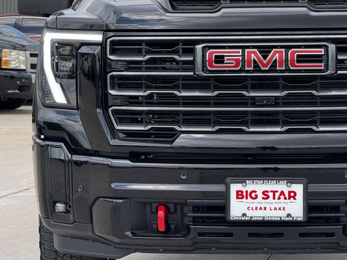 Used 2025 GMC Sierra 2500 AT4 image 6