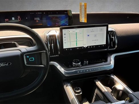 New 2025 Ford Expedition Platinum w/ Stealth Performance Package image 7