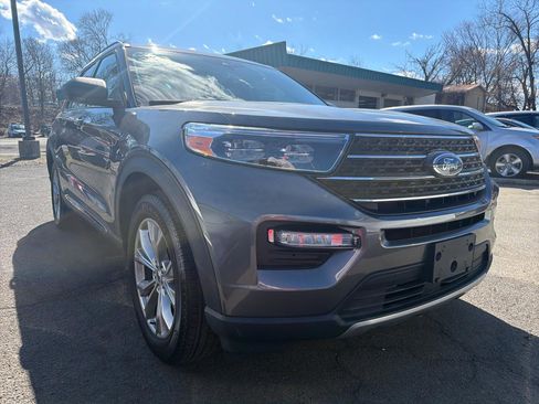 Used 2023 Ford Explorer XLT w/ Equipment Group 202A image 3