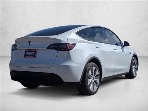 Used 2024 Tesla Model Y Long Range AWD/4WD image 5