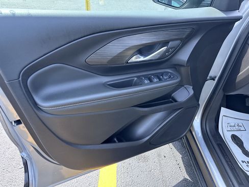 Used 2024 GMC Terrain SLE image 14