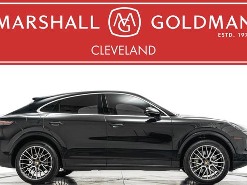 Used 2022 Porsche Cayenne Coupe AWD/4WD image 1