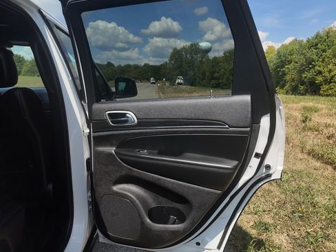 Used 2019 Jeep Grand Cherokee Limited image 32