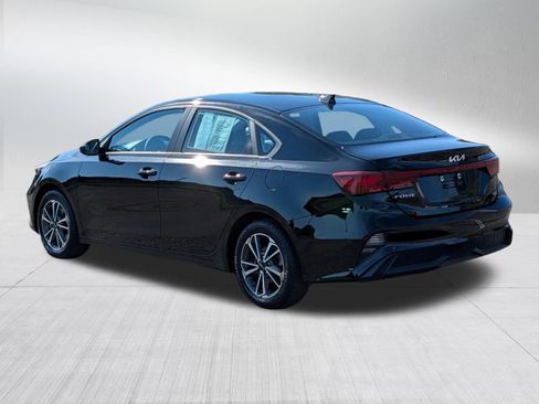 Certified 2023 Kia Forte LXS FWD image 5