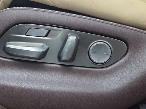 Used 2019 Lexus LS 500 RWD image 10