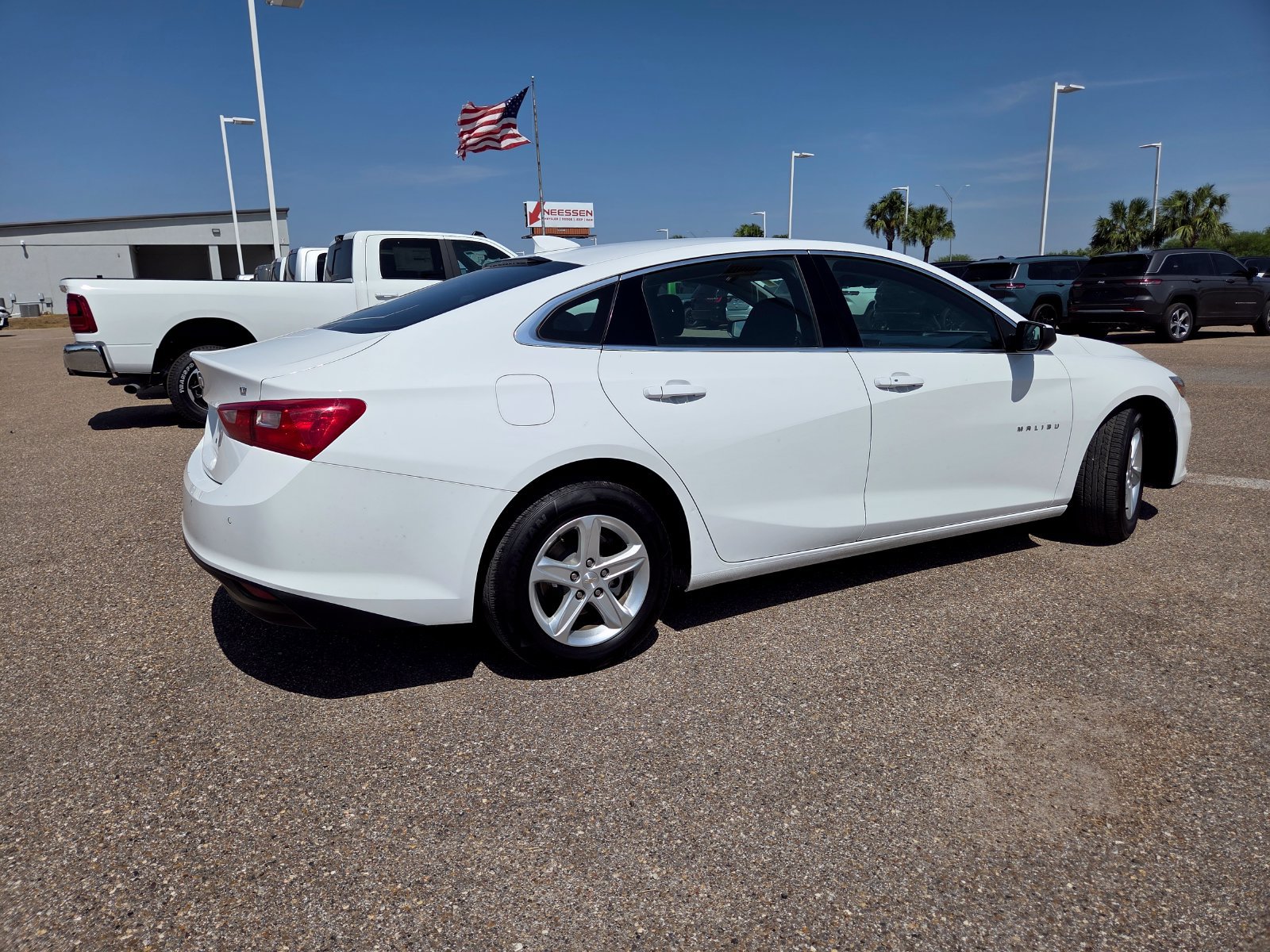 Used 2024 Chevrolet Malibu LT FWD image 11