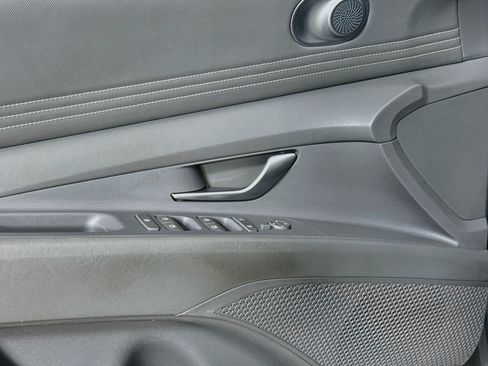 Used 2022 Hyundai Elantra SEL w/ Convenience Package FWD image 24