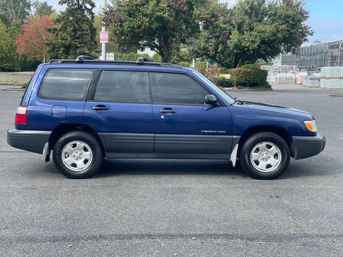 Used 2001 Subaru Forester L AWD/4WD image 2