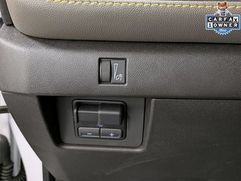 Used 2024 Chevrolet Colorado ZR2 w/ Technology Package AWD/4WD image 21