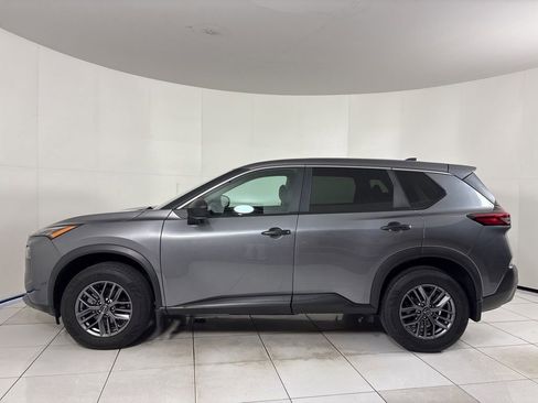 Used 2023 Nissan Rogue S image 2