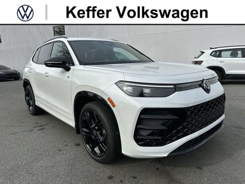 New 2026 Volkswagen Tiguan SE R-Line FWD image 7