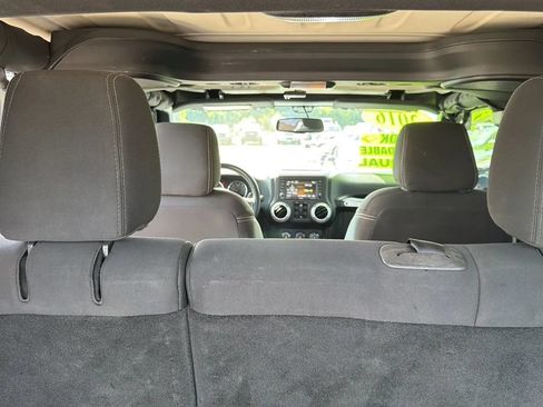 Used 2016 Jeep Wrangler Unlimited Sahara w/ Dual Top Group AWD/4WD image 23