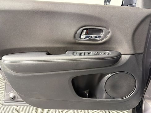 Used 2018 Honda HR-V LX image 12