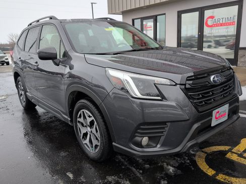 Used 2023 Subaru Forester Premium image 2
