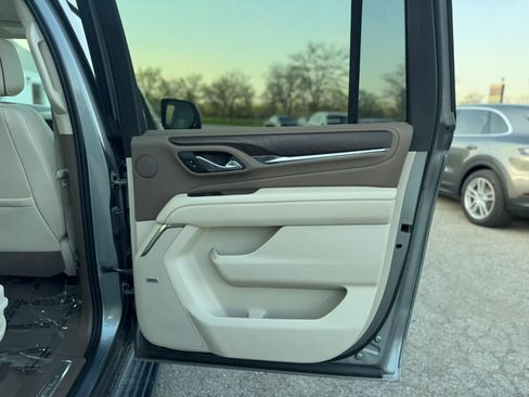Used 2023 GMC Yukon XL Denali AWD/4WD image 30