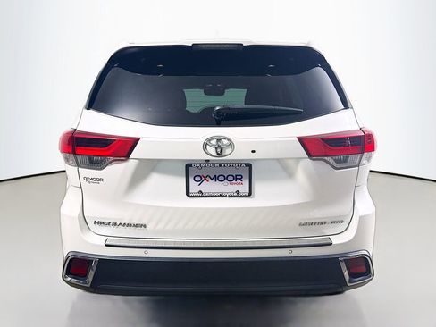Certified 2019 Toyota Highlander Limited Platinum image 4