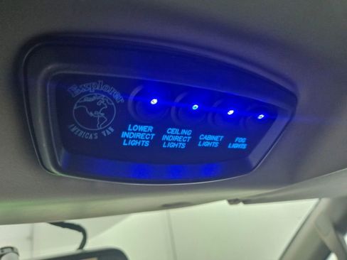 Used 2023 GMC Savana 2500 image 27