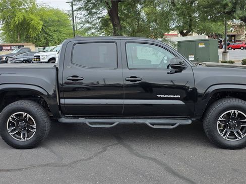 Used 2016 Toyota Tacoma SR5 w/ Towing Package RWD image 4