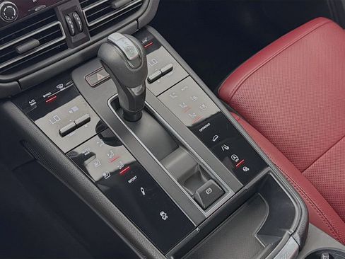 Certified 2022 Porsche Macan S image 19