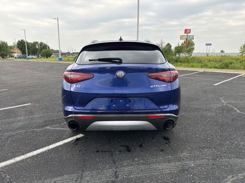 Used 2022 Alfa Romeo Stelvio Ti image 5