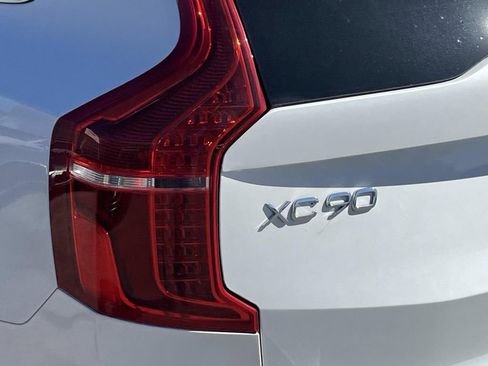Used 2025 Volvo XC90 B5 Plus image 10