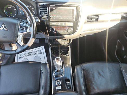 Used 2018 Mitsubishi Outlander GT image 25