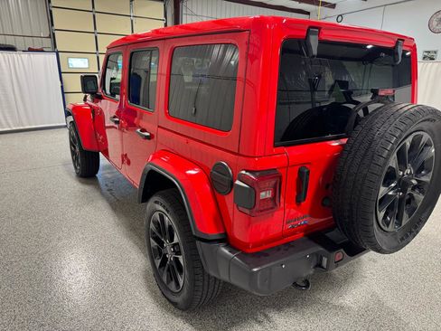 Used 2025 Jeep Wrangler Sahara w/ Safety Group image 8