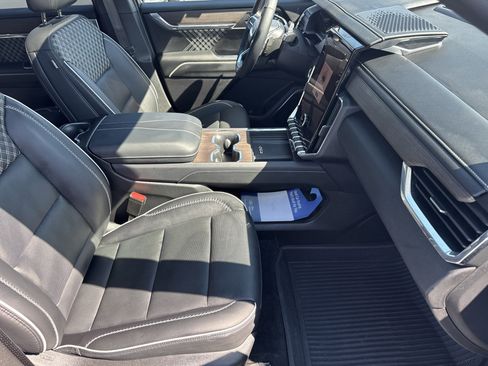 Used 2024 GMC Acadia Denali w/ Super Cruise Package image 15