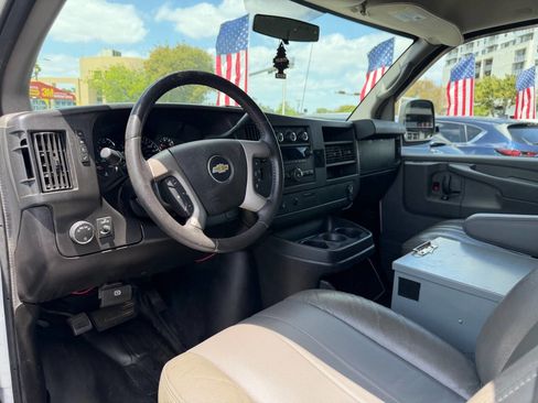 Used 2014 Chevrolet Express 1500 AWD image 9