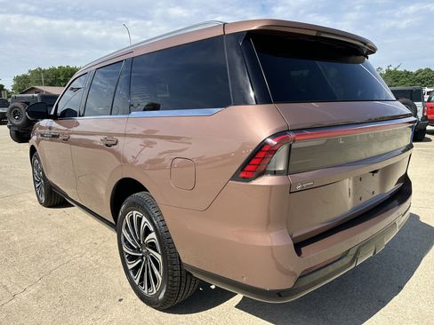Used 2025 Lincoln Navigator Black Label AWD/4WD image 8