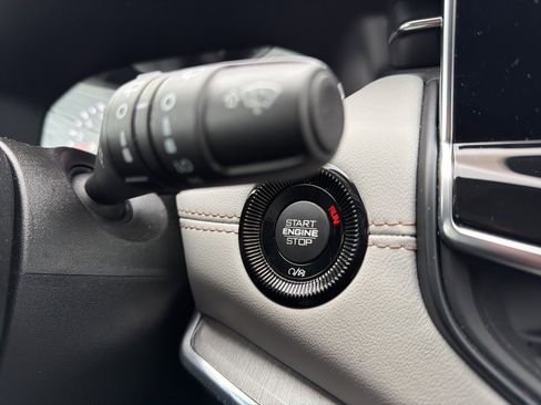 Certified 2022 Jeep Compass Limited image 10