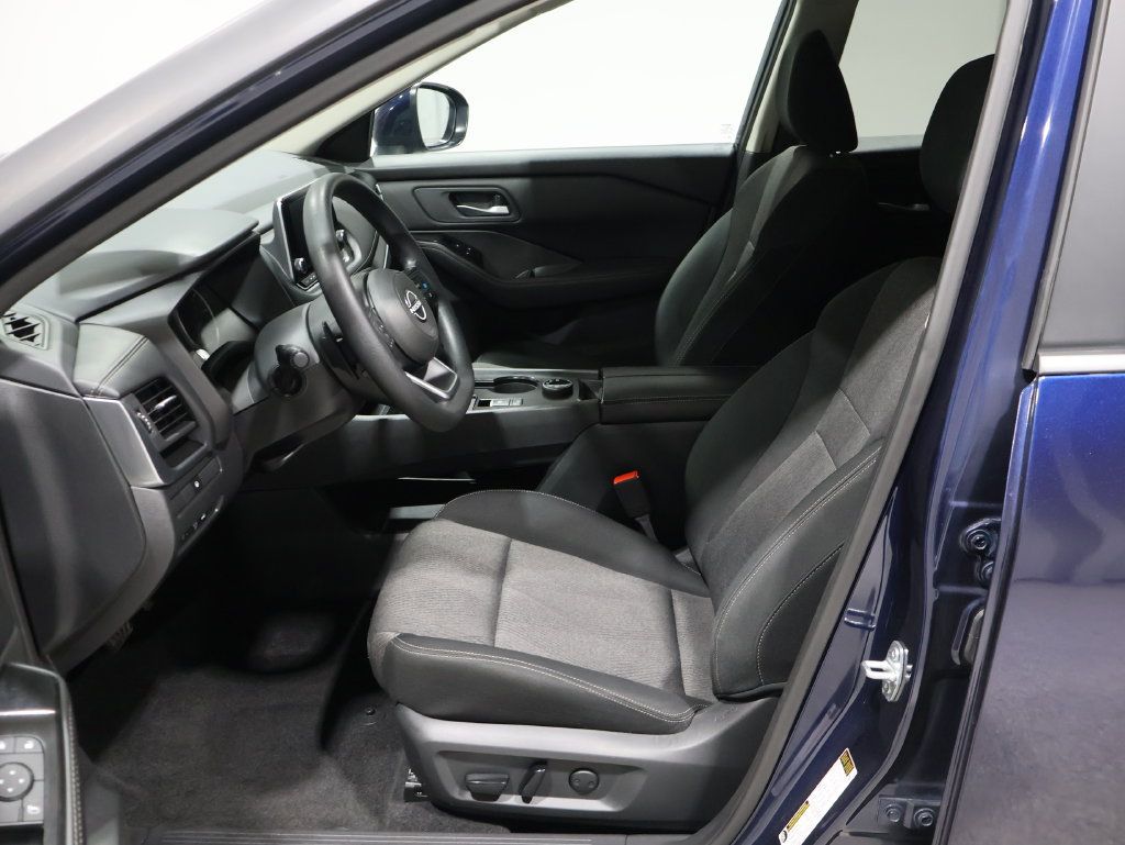 Used 2024 Nissan Rogue SV AWD/4WD image 10