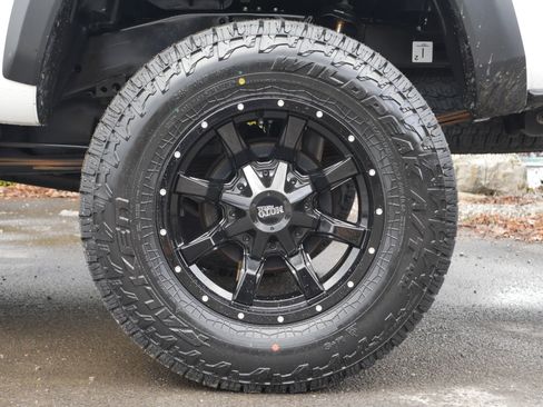 Used 2023 Toyota Tacoma TRD Off-Road w/ Black Out Package (TMS) image 17