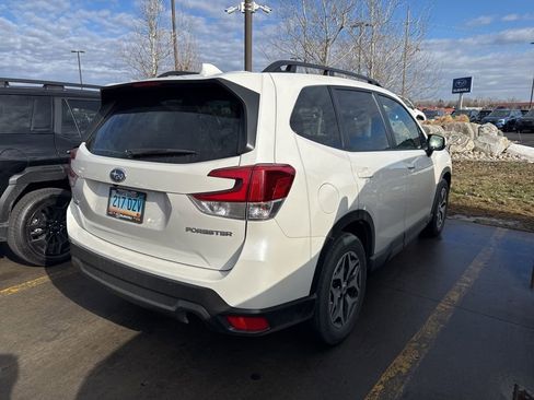 Used 2023 Subaru Forester Premium image 5