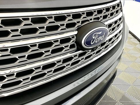 Certified 2024 Ford Explorer Limited image 24