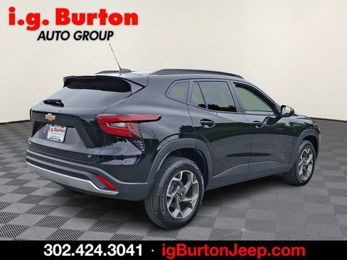 Used 2024 Chevrolet Trax LT FWD image 6